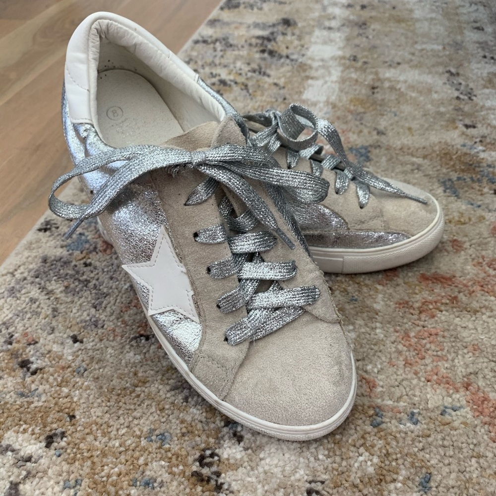 VICI sneakers. Silver and white.